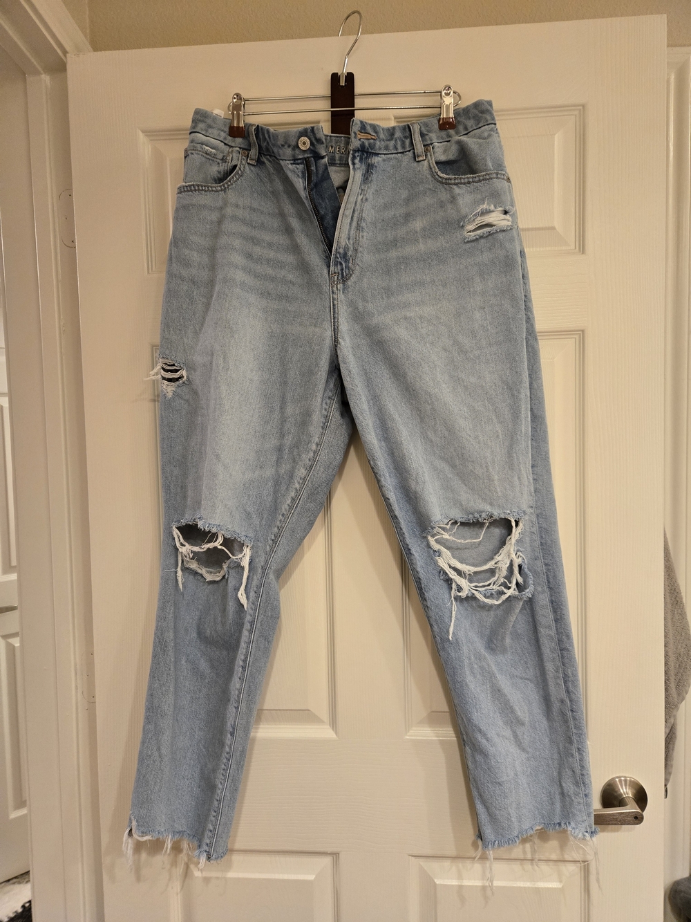 American Eagle Outfitters Light Blue Distressed Mom Jeans